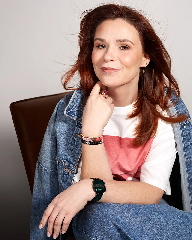 Anna Miech, psycholog kliniczny i psychoterapeutka w trakcie szkolenia, posiada doświadczenie w pracy z osobami w kryzysie, w tym w przeciwdziałaniu przemocy w rodzinie i terapii dzieci oraz młodzieży.